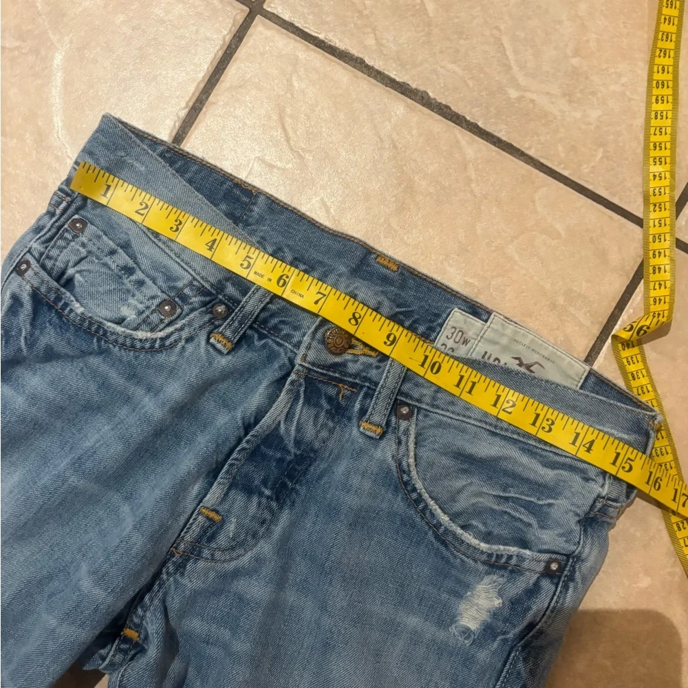Distressed Hollister Jeans‎
